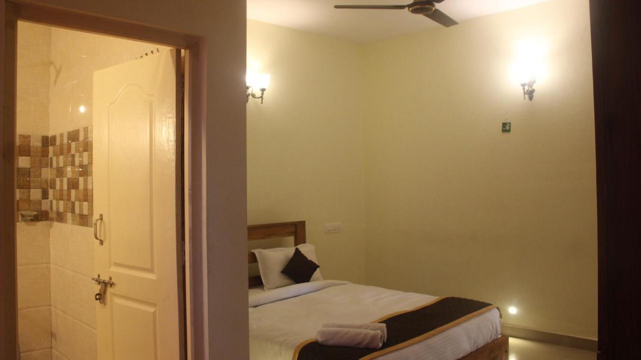 Kollanoor Guest House มาดิเครี ภายนอก รูปภาพ
